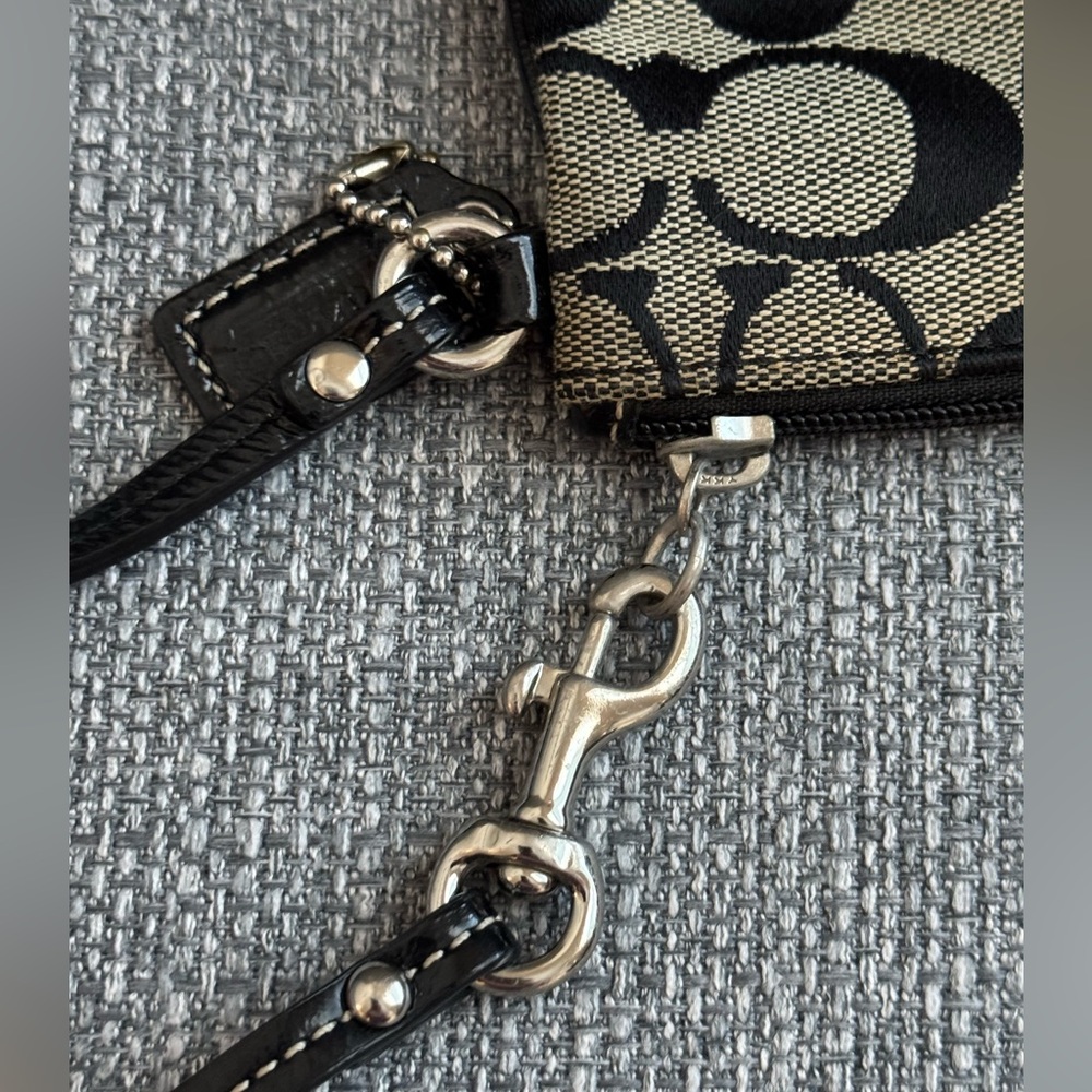 Small Coach wristlet - Picture 5 of 5